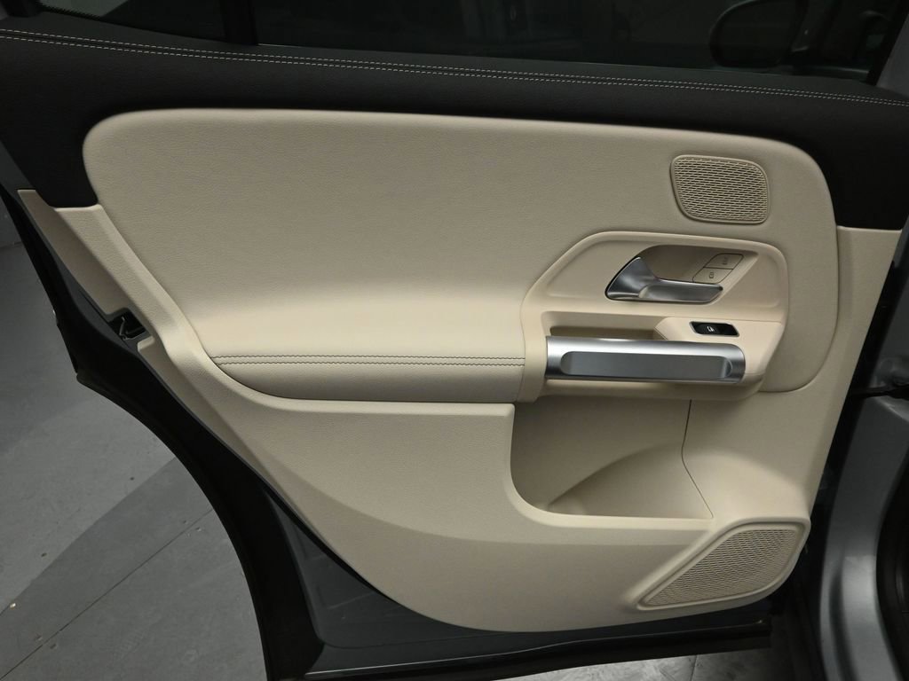 Used 2024 Mercedes-Benz EQB 300 4MATIC w/ Winter Package image 24