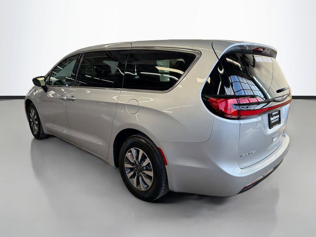 Used 2024 Chrysler Pacifica Limited FWD image 8