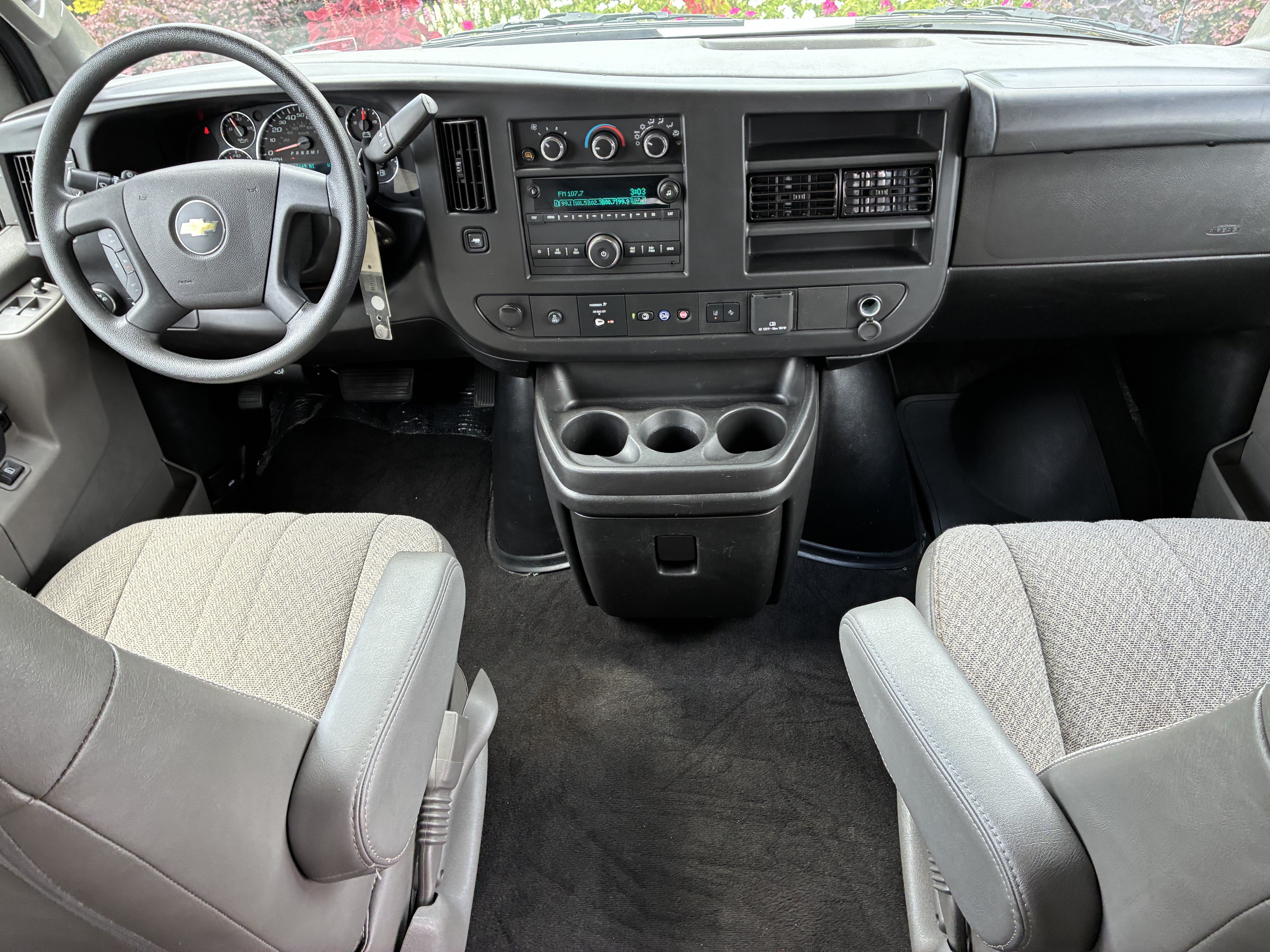Used 2025 Chevrolet Express 3500 LT w/ LT Preferred Equipment Group RWD image 18