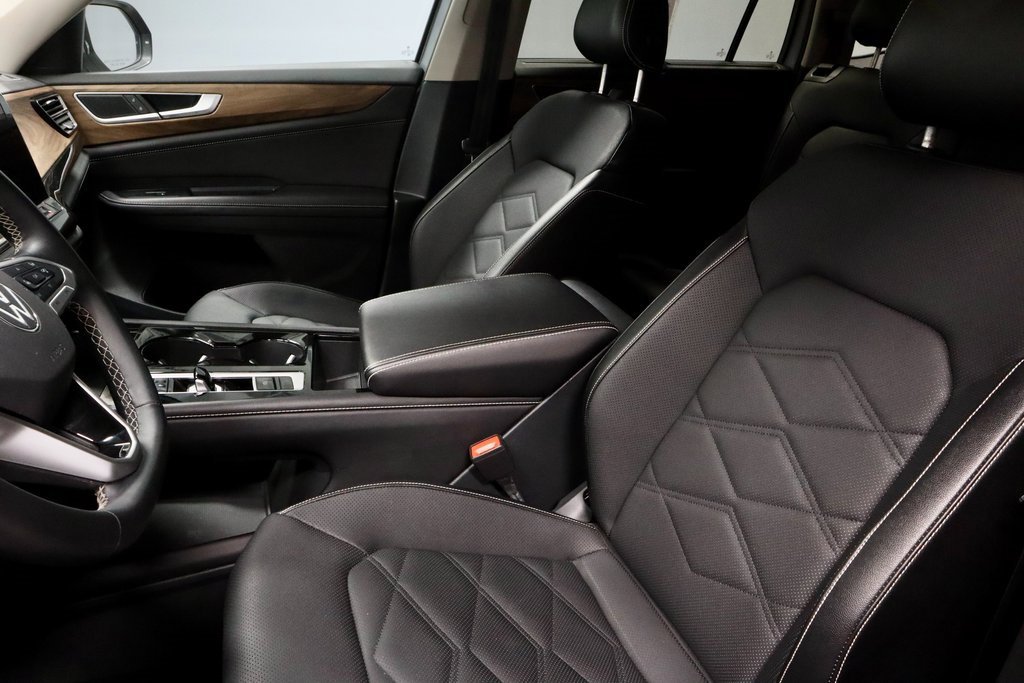 Used 2025 Volkswagen Atlas SE image 25