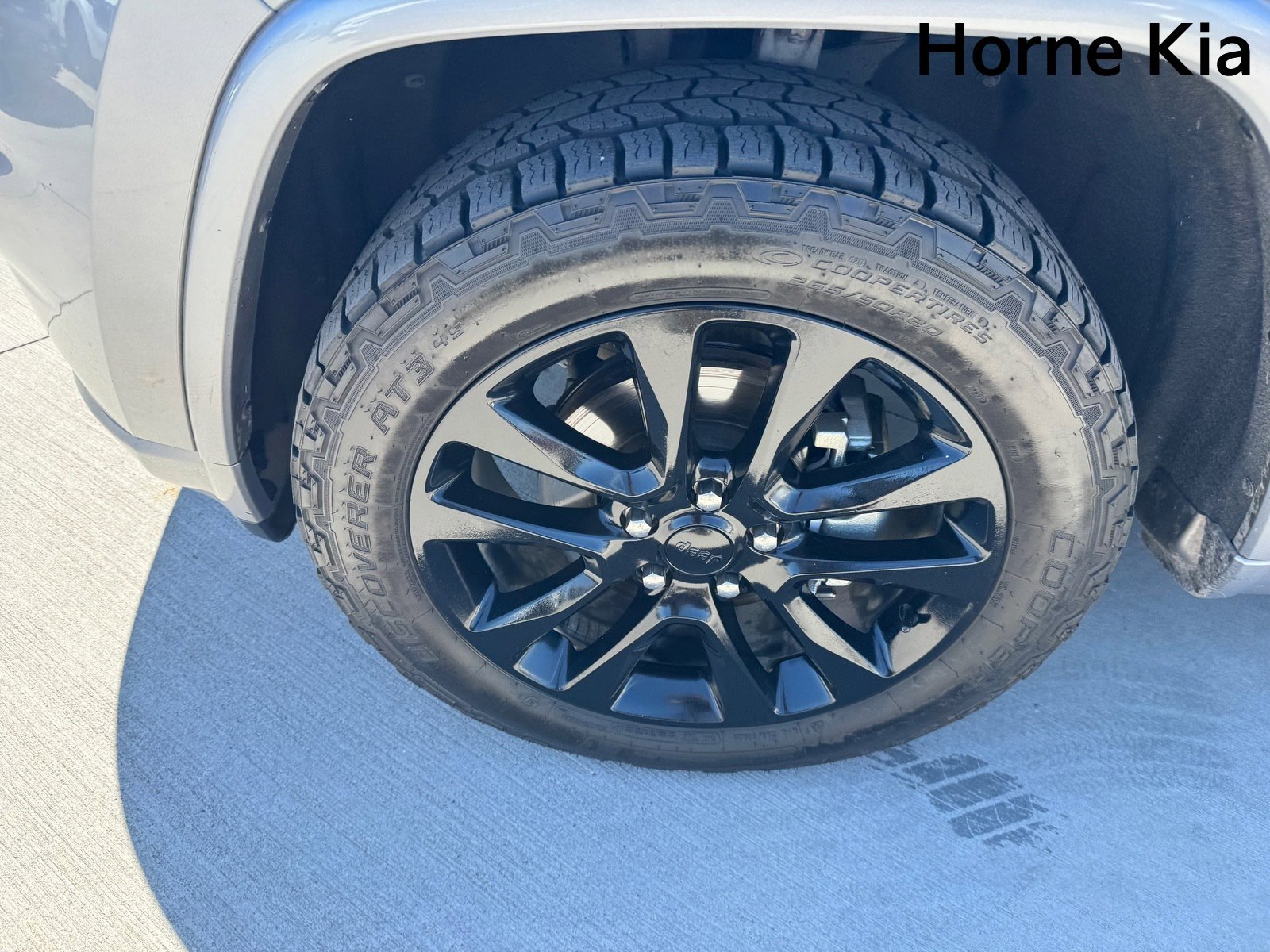Used 2019 Jeep Grand Cherokee Altitude AWD/4WD image 8