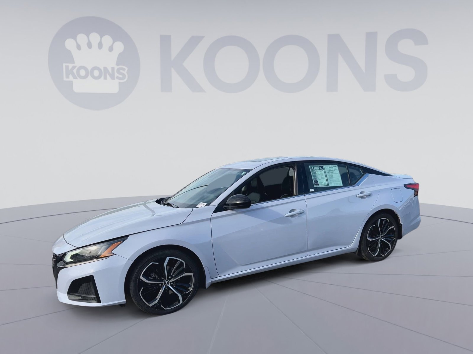 Used 2023 Nissan Altima 2.5 SR w/ SR Premium Package FWD image 7
