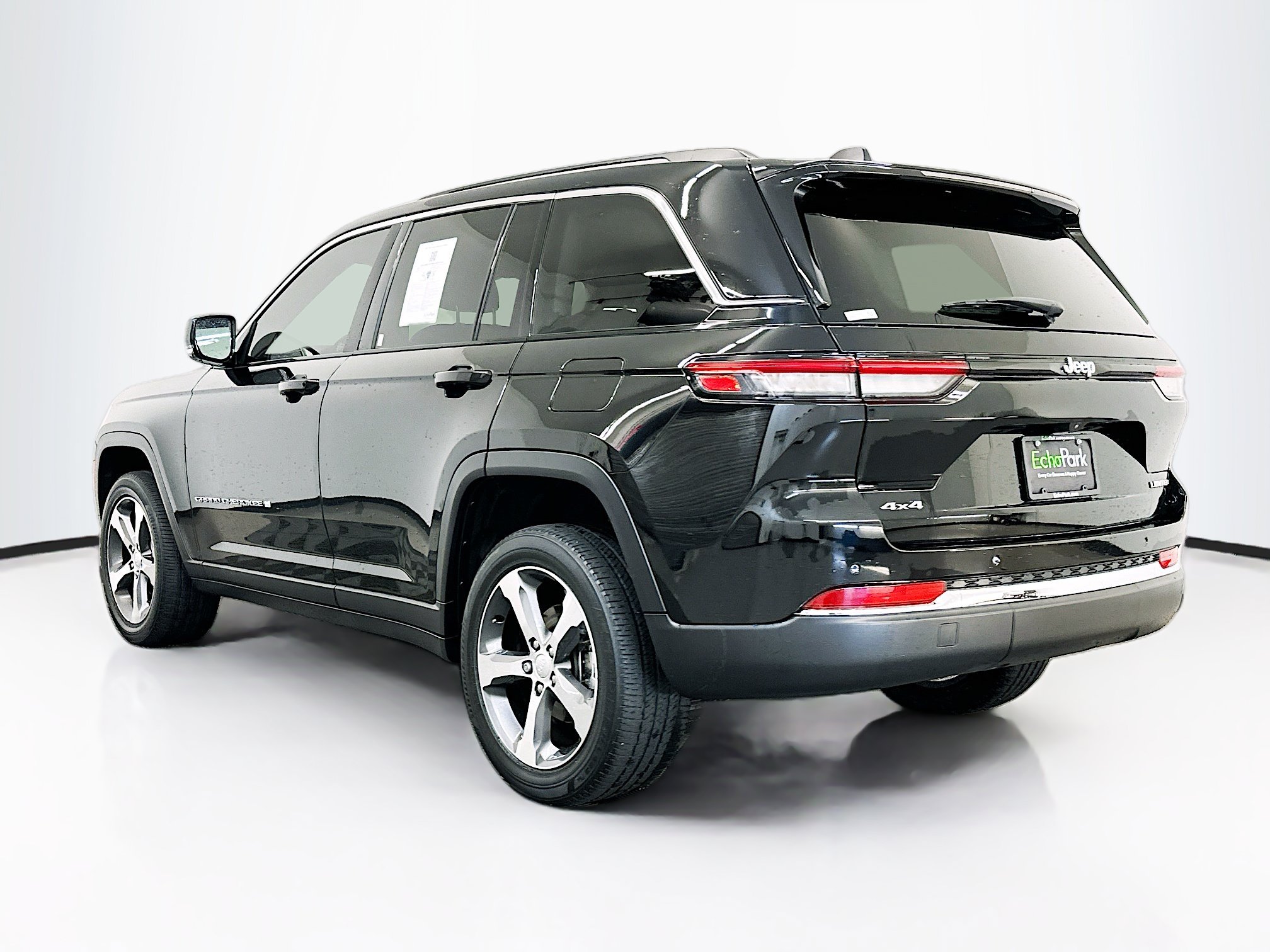 Used 2023 Jeep Grand Cherokee Limited AWD/4WD image 5