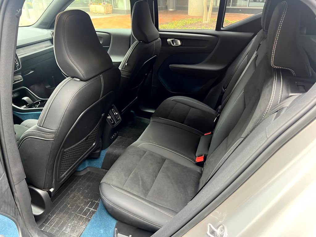 Used 2023 Volvo XC40 Recharge Ultimate image 11