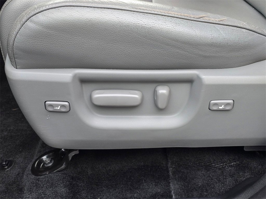 Used 2017 Toyota Sequoia Platinum image 18