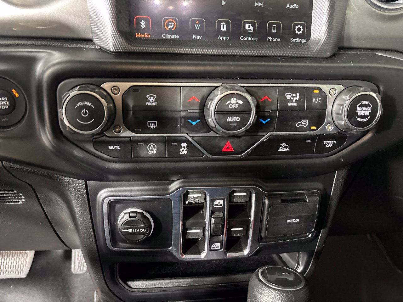 Used 2022 Jeep Wrangler Unlimited Sahara AWD/4WD image 15