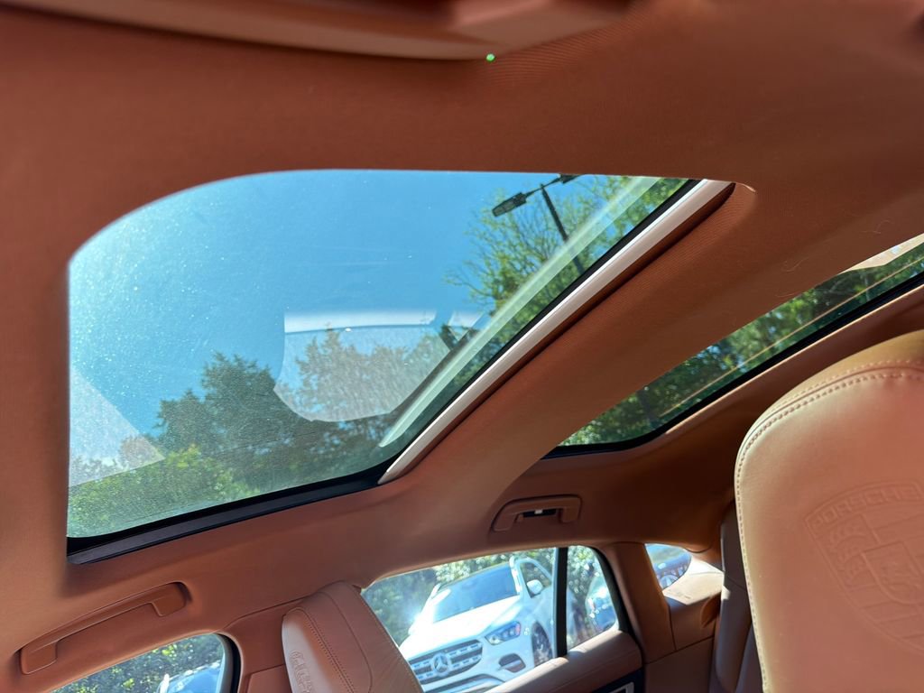 Used 2022 Porsche Panamera image 12