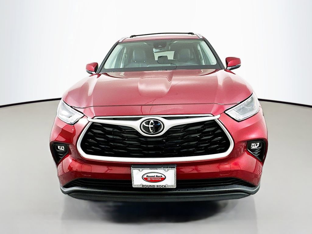Certified 2026 Toyota Highlander XLE AWD/4WD image 2
