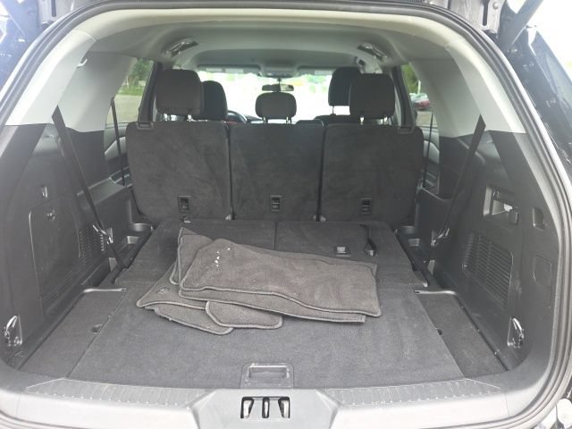 Used 2024 Ford Explorer XLT AWD/4WD image 12