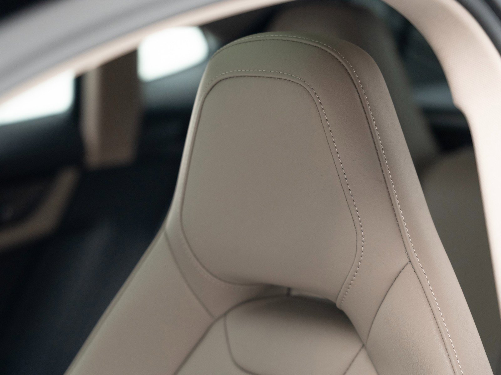 Certified 2025 Porsche Panamera 4 image 18