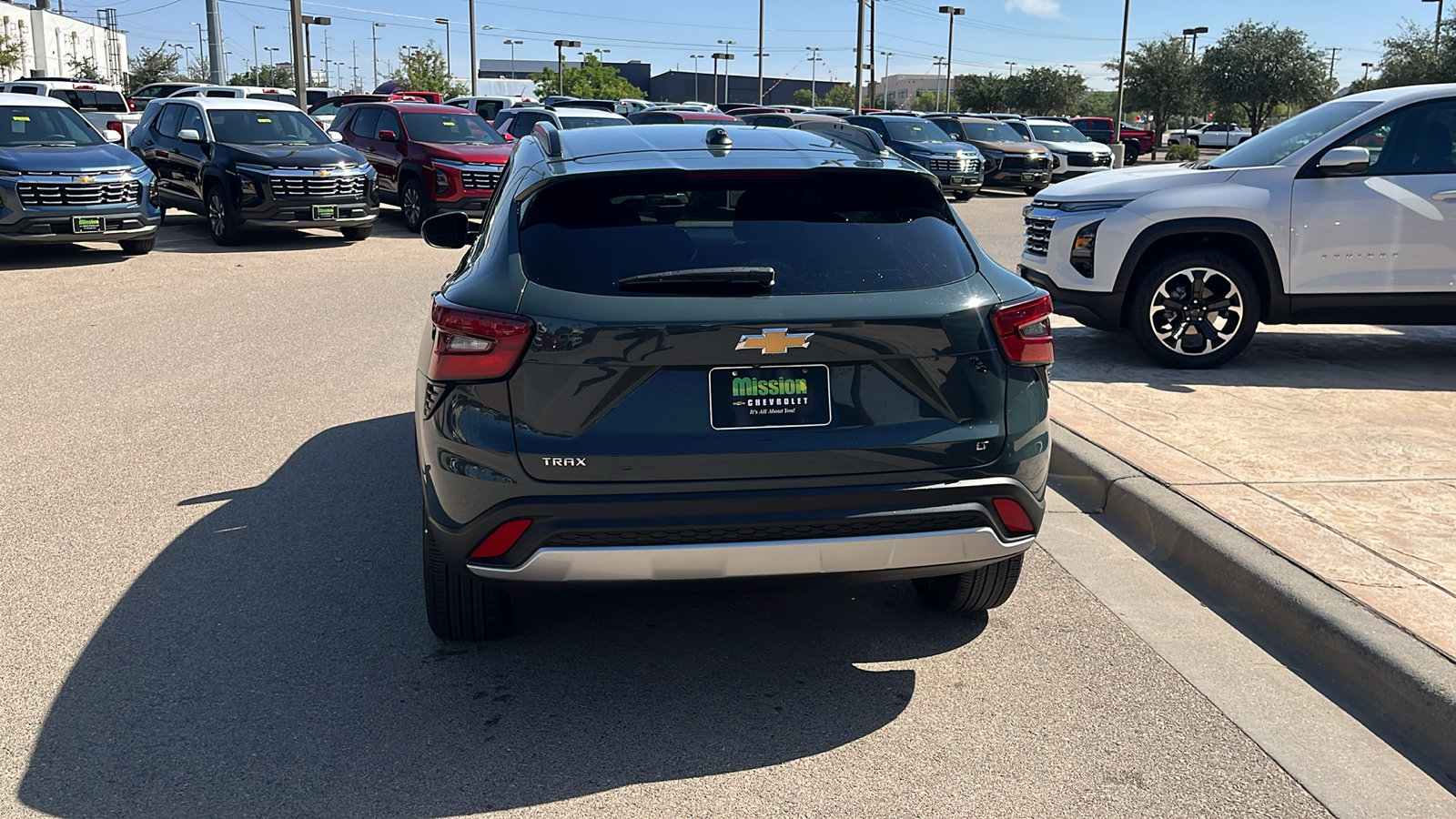 Used 2025 Chevrolet Trax LT FWD image 7