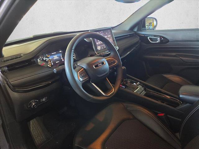 Used 2023 Jeep Compass Latitude AWD/4WD image 10