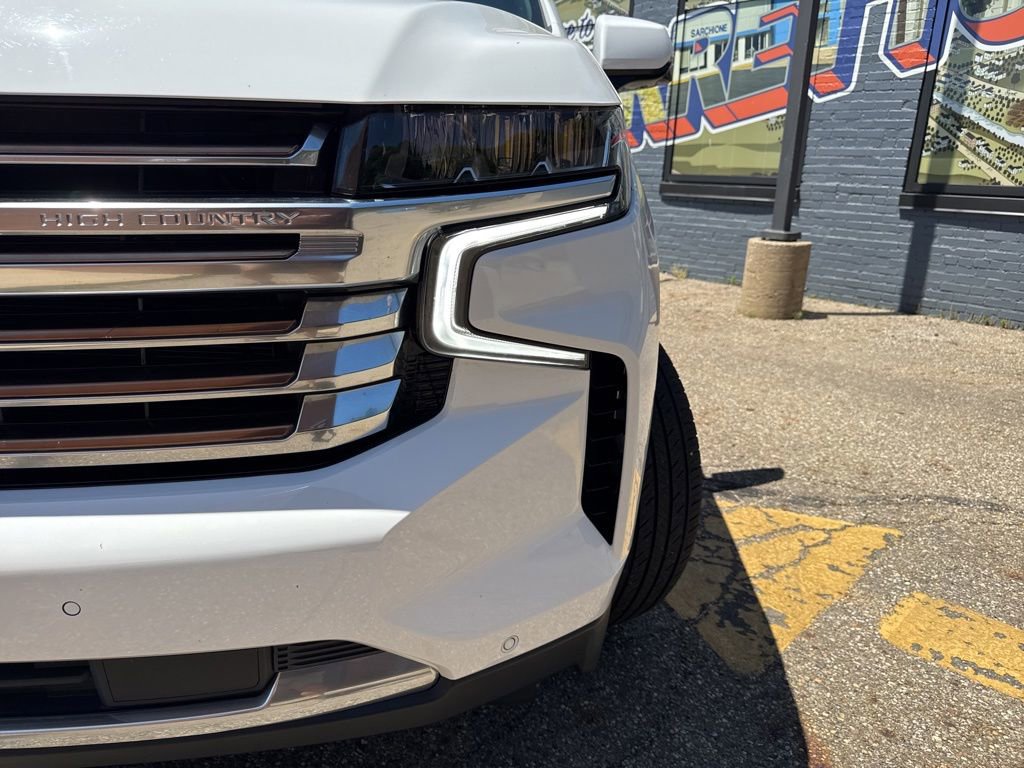 Used 2023 Chevrolet Suburban High Country AWD/4WD image 3