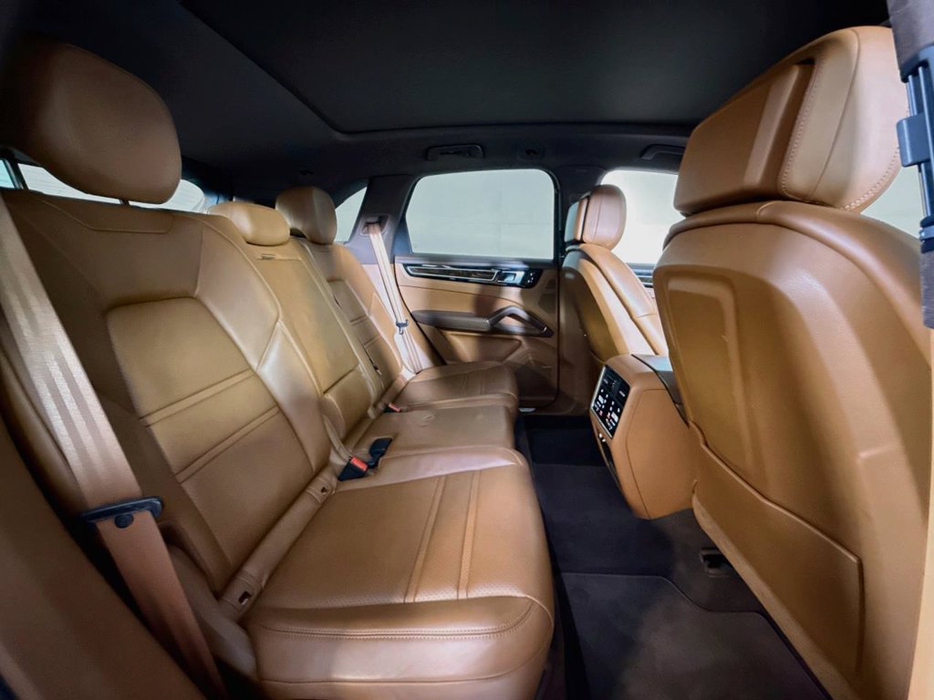 Certified 2023 Porsche Cayenne Platinum Edition AWD/4WD image 19