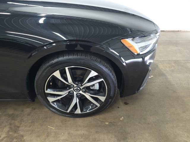 Used 2024 Volvo S60 B5 Core image 2