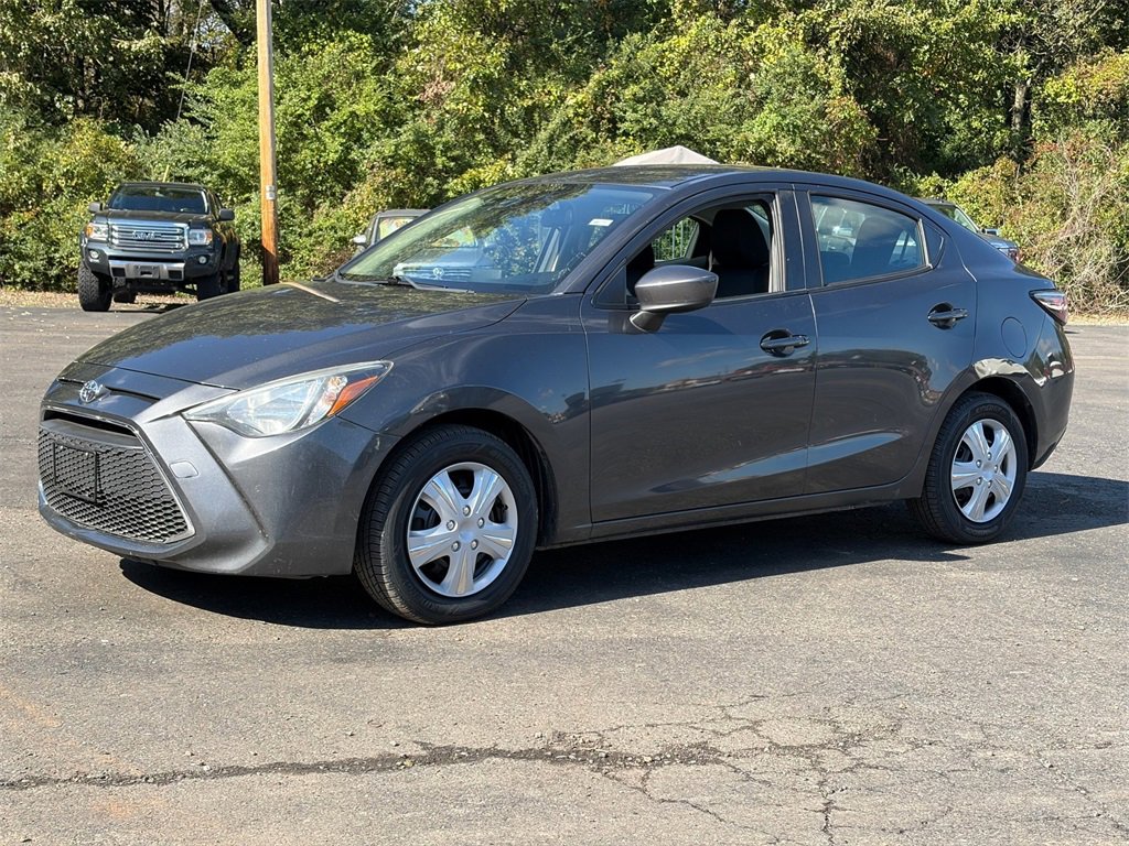 Used 2019 Toyota Yaris L image 7