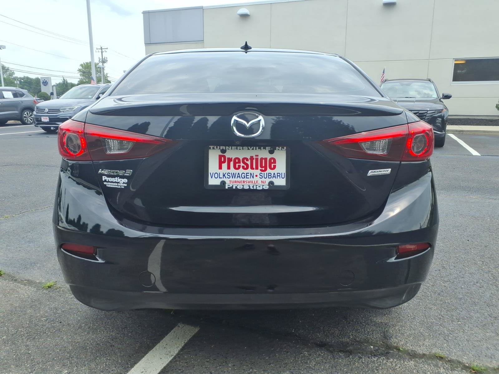 Used 2017 MAZDA MAZDA3 Grand Touring w/ Premium Equipment Package FWD image 3