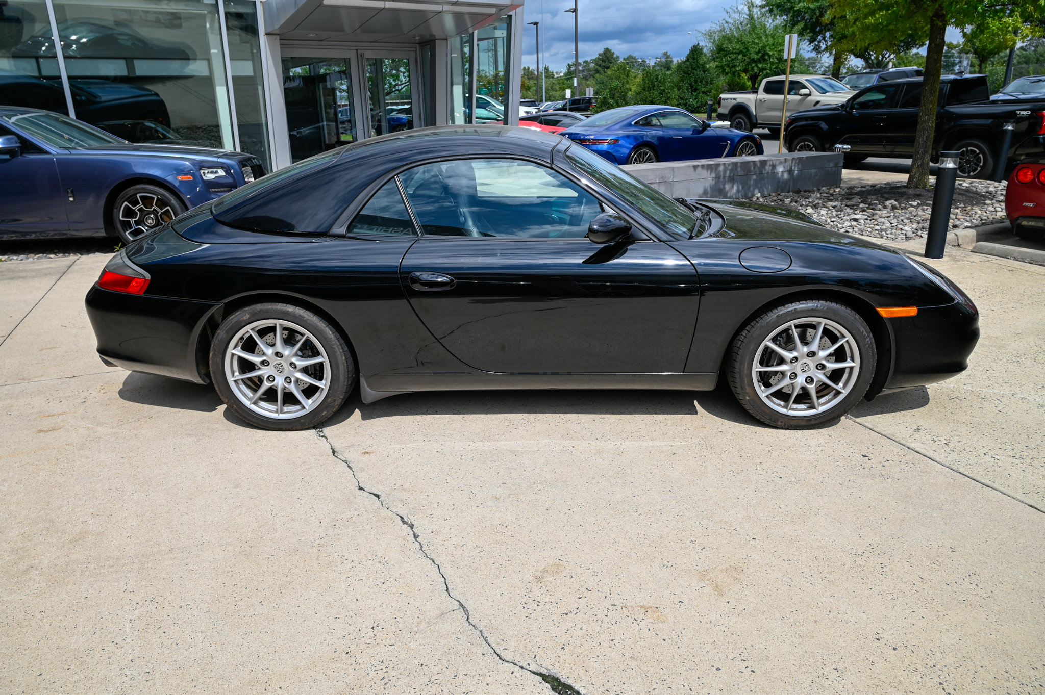 Used 2004 Porsche 911 Carrera RWD image 4
