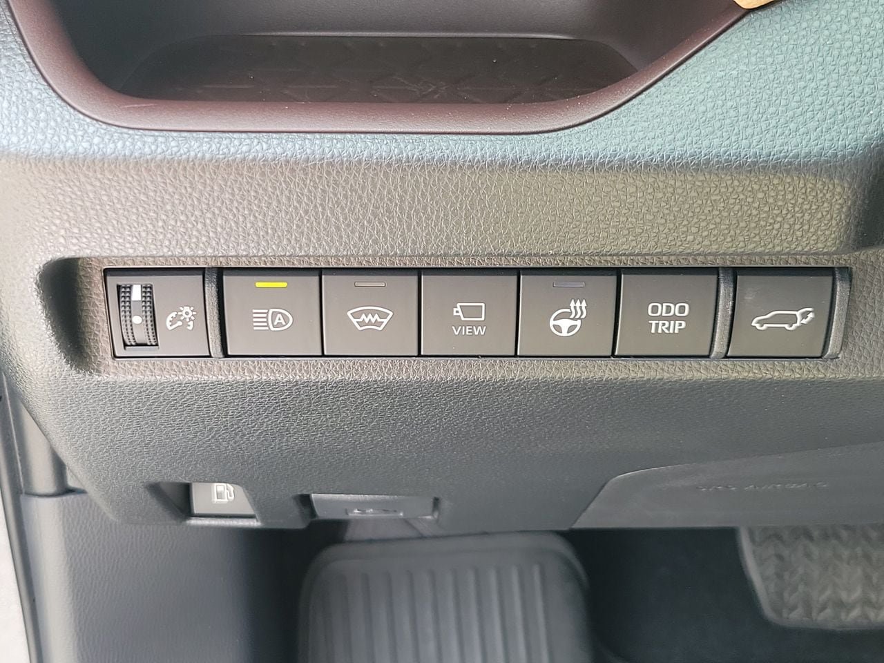 Used 2025 Toyota RAV4 Limited AWD/4WD image 31