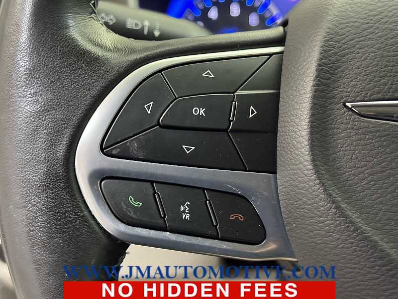 Used 2021 Chrysler Pacifica Touring-L AWD/4WD image 39