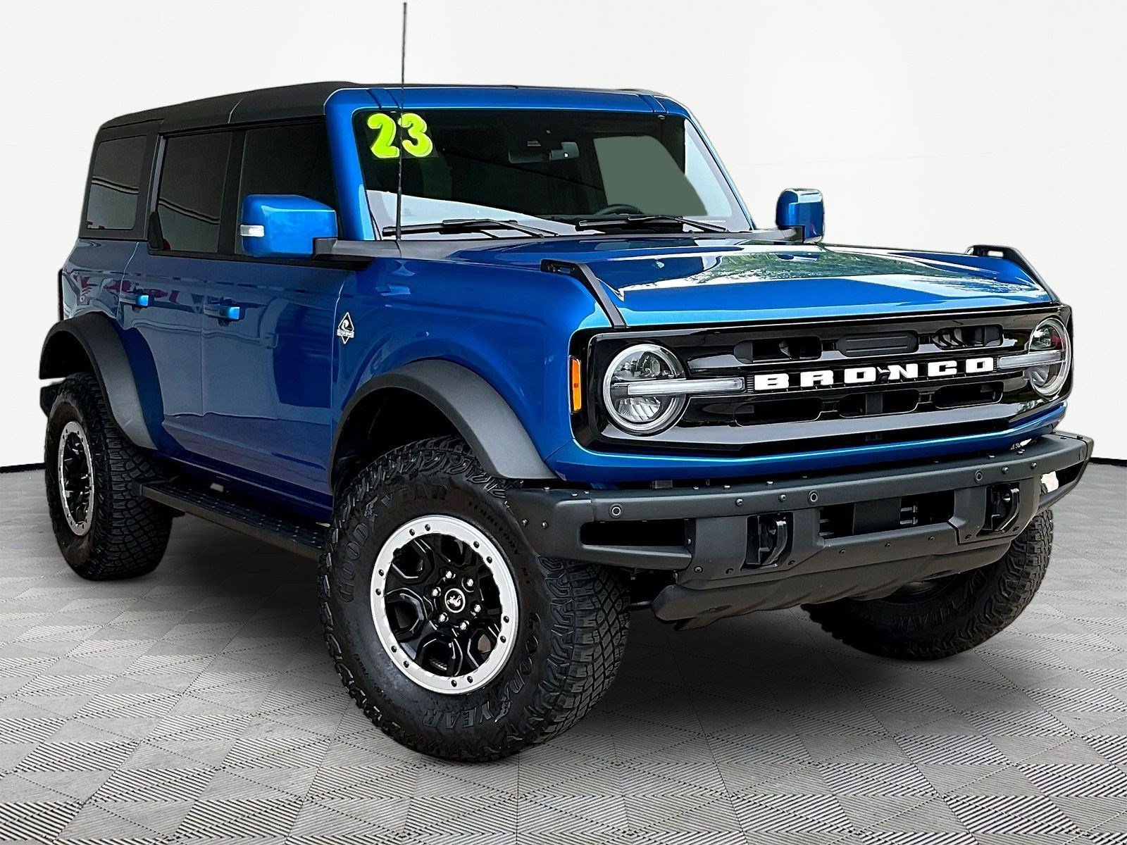 Used 2023 Ford Bronco Outer Banks w/ Sasquatch Package AWD/4WD image 3