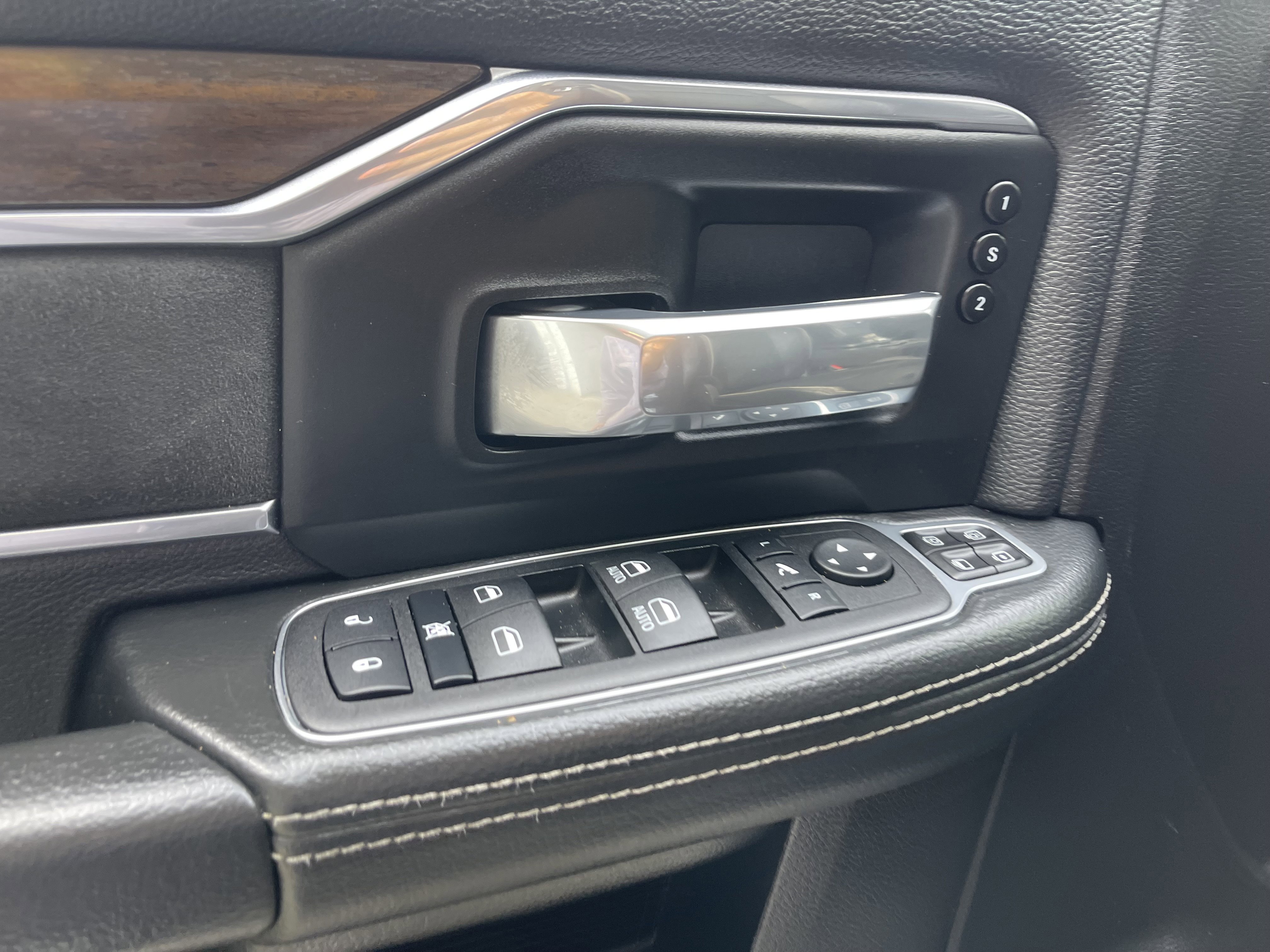 Used 2024 RAM 2500 Laramie AWD/4WD image 16