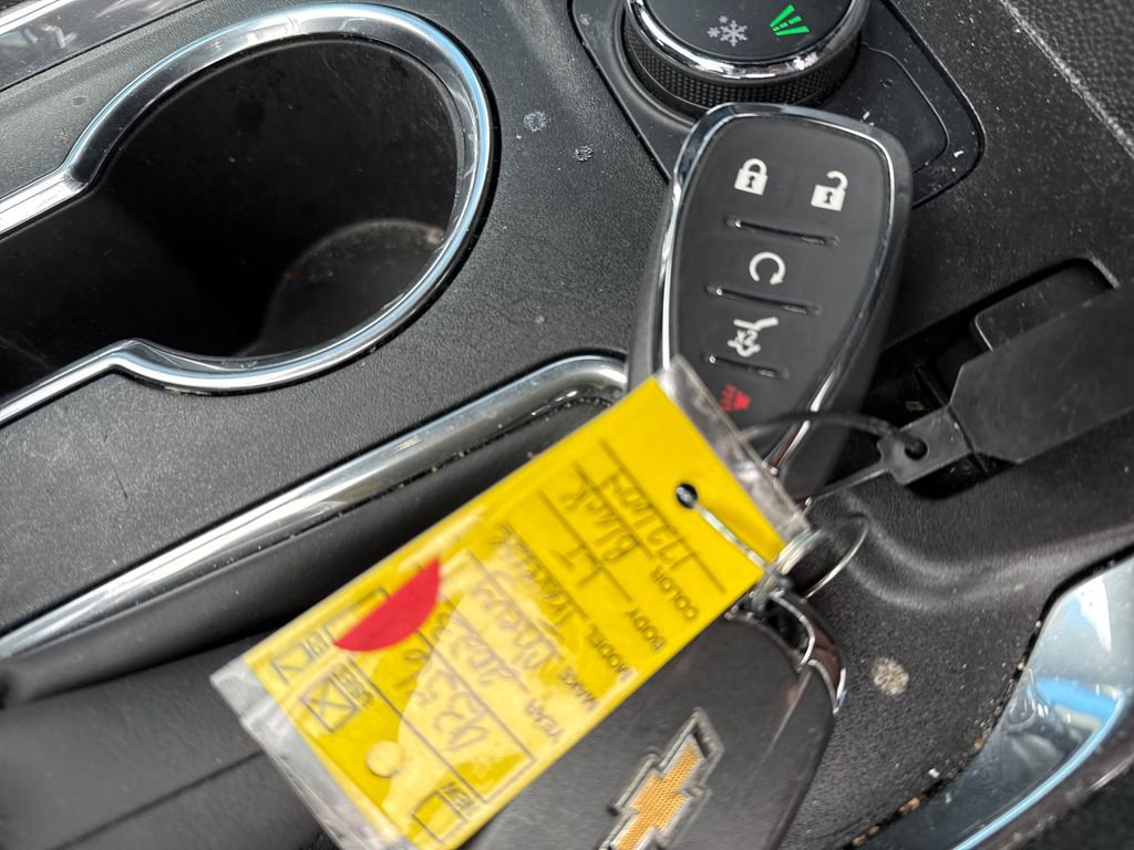 Used 2023 Chevrolet Traverse LT image 32