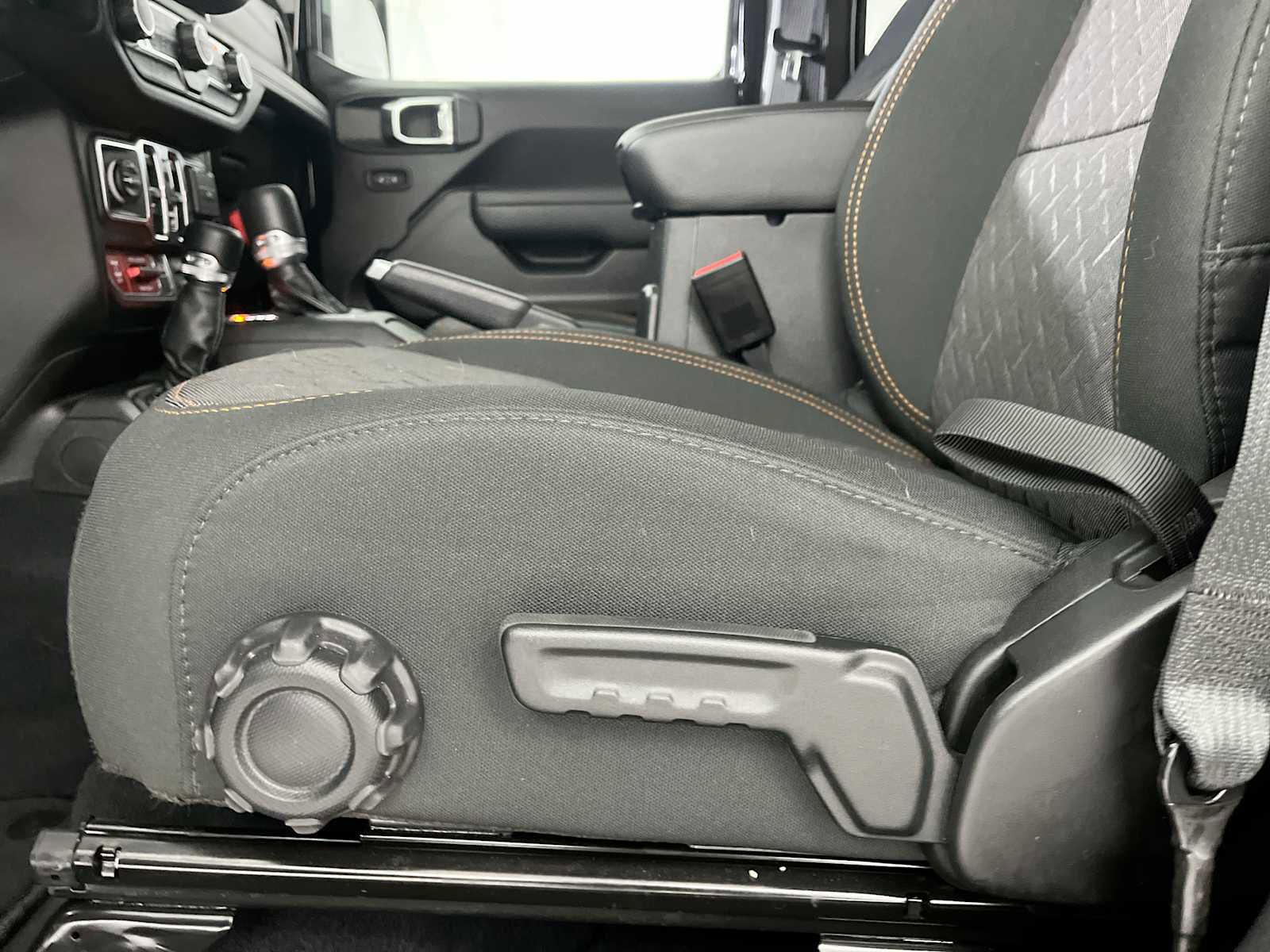 Used 2025 Jeep Gladiator Mojave w/ Convenience Group image 19