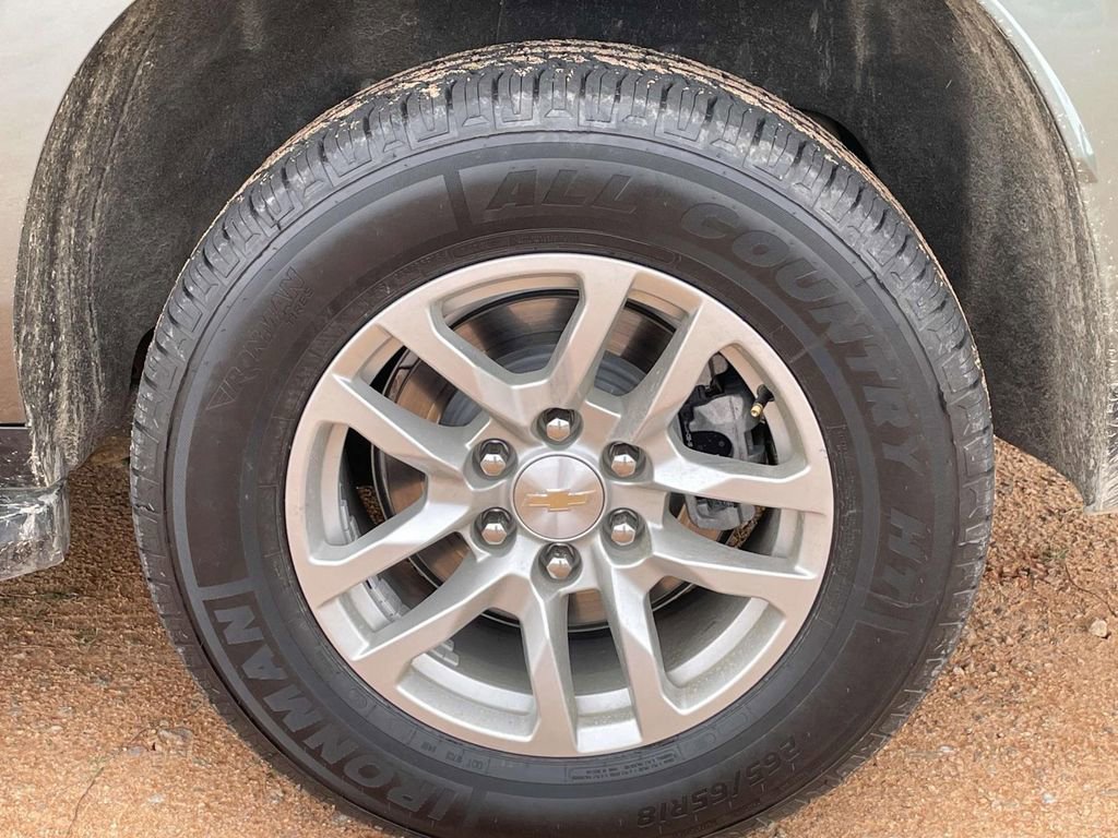 Used 2023 Chevrolet Suburban LT image 8