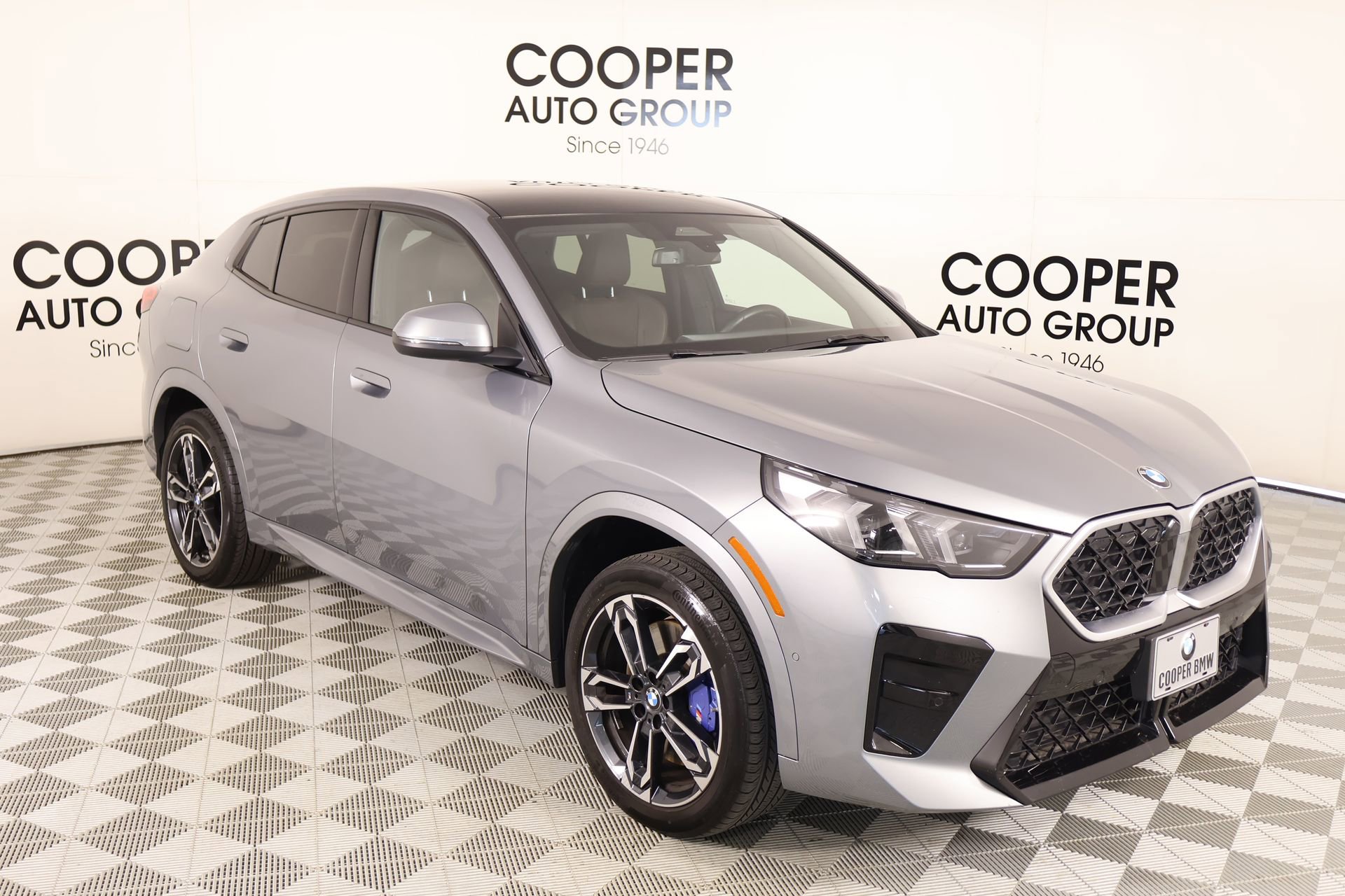 Used 2025 BMW X2 xDrive28i w/ M Sport Package image 1