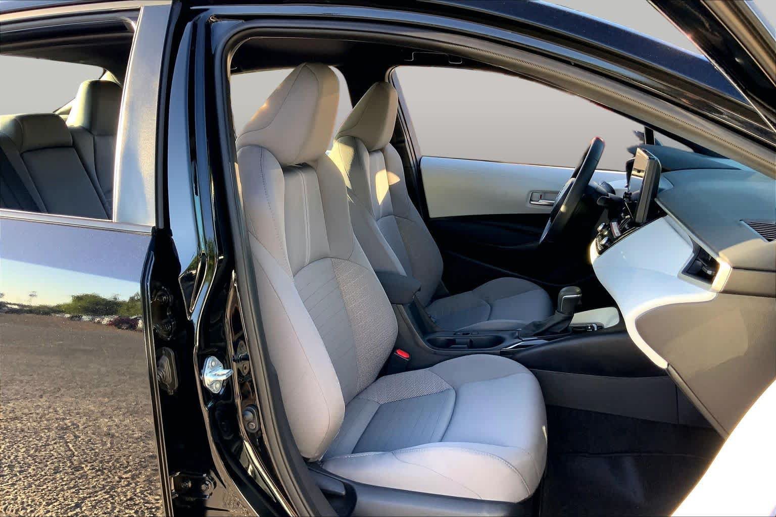 Used 2026 Toyota Corolla SE FWD image 9