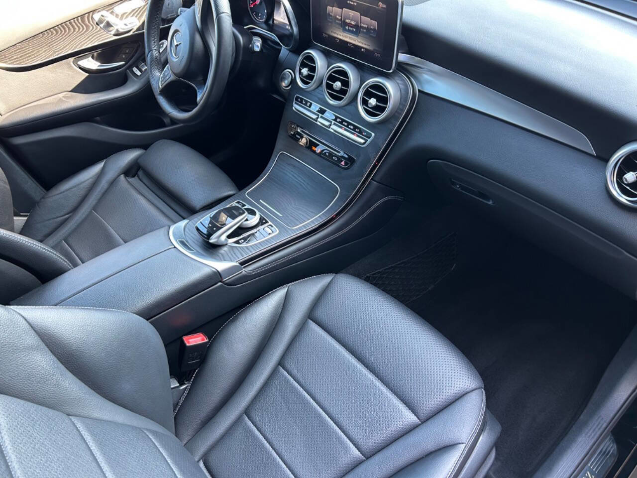 Used 2018 Mercedes-Benz GLC 300 4MATIC image 16