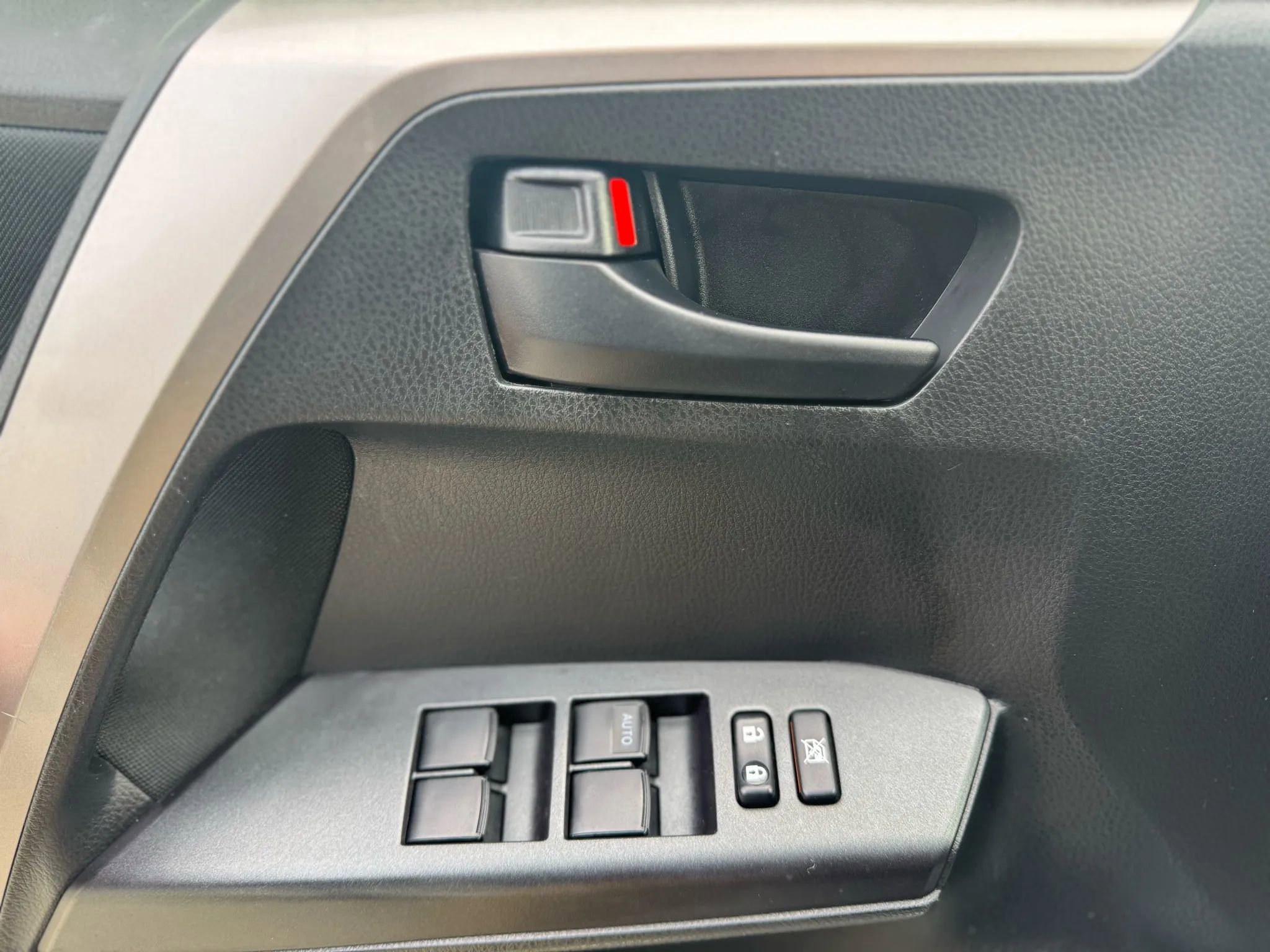 Used 2017 Toyota RAV4 LE w/ Carpet Mat Package image 16