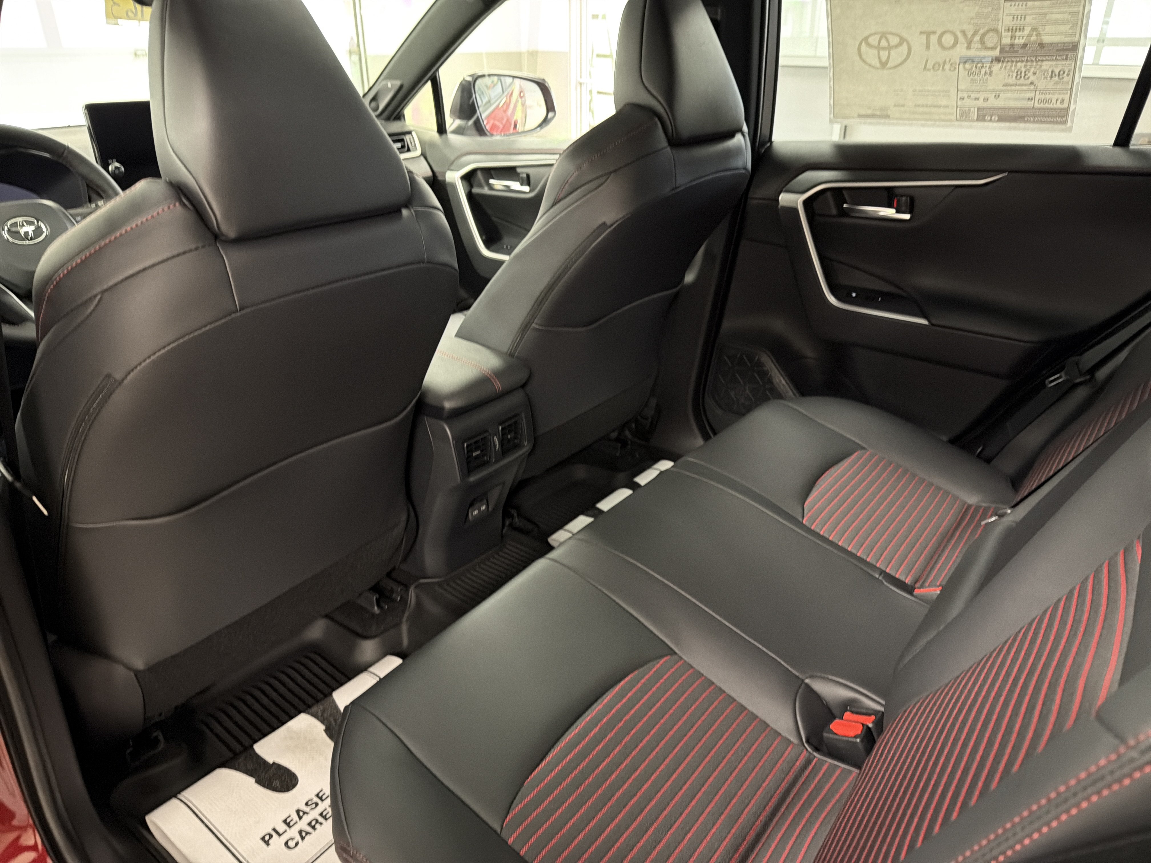 New 2025 Toyota RAV4 XSE w/ Weather Package AWD/4WD image 27