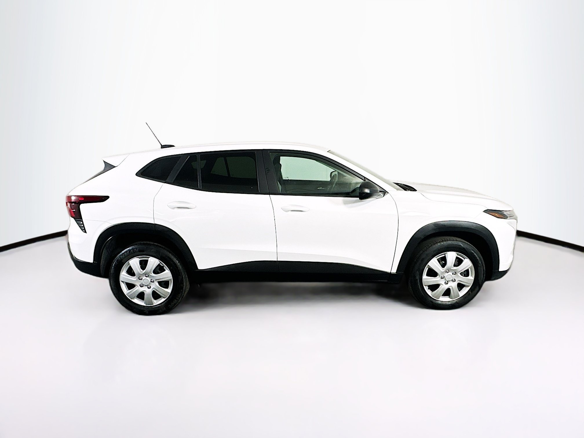 Used 2025 Chevrolet Trax LS FWD image 10
