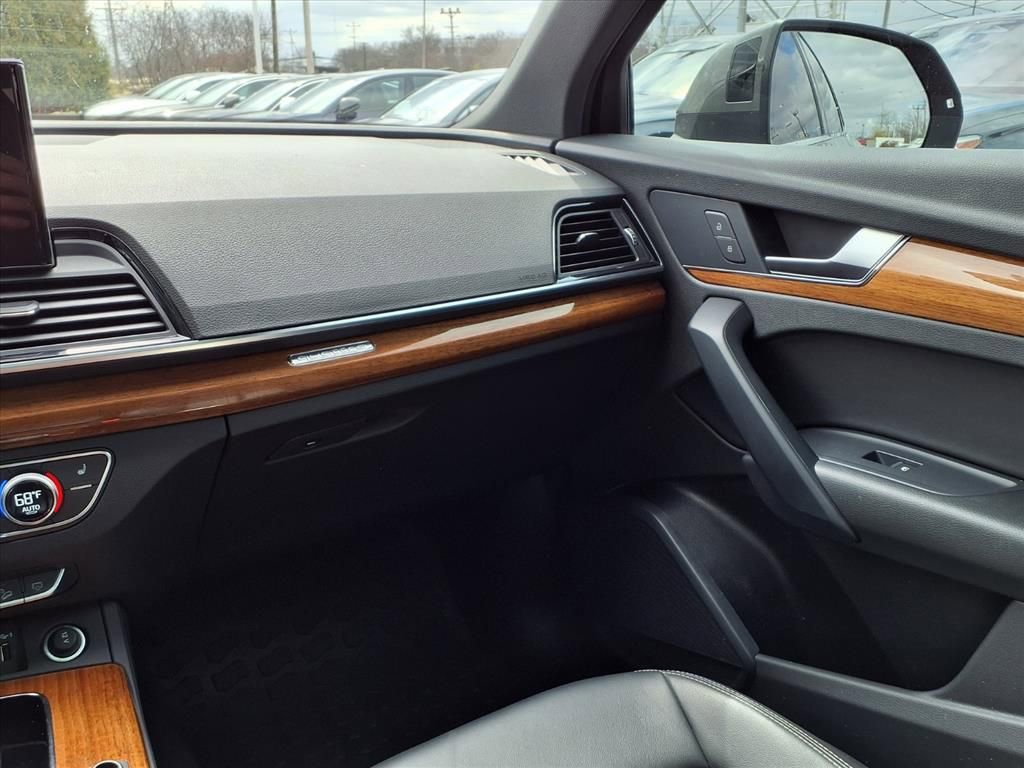 Used 2023 Audi Q5 2.0T Premium w/ Convenience Package image 17