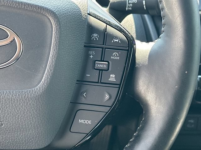 Used 2023 Toyota Prius XLE FWD image 22