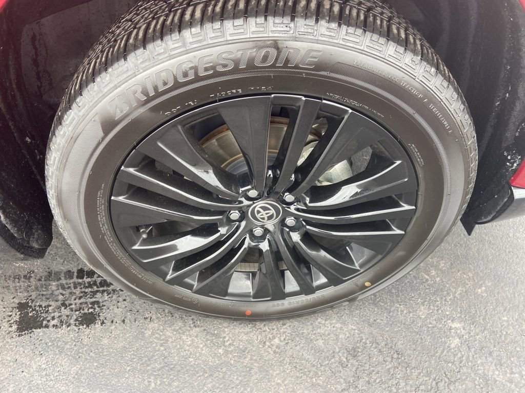 Certified 2024 Toyota Venza Nightshade image 3