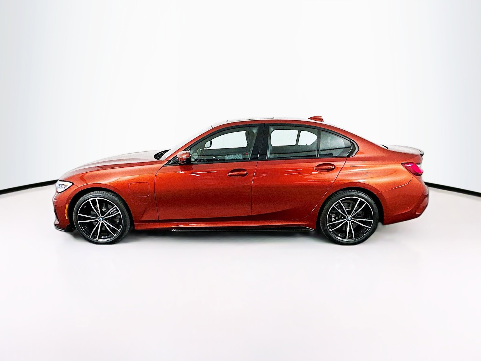 Used 2021 BMW 330e w/ Executive Package RWD image 4