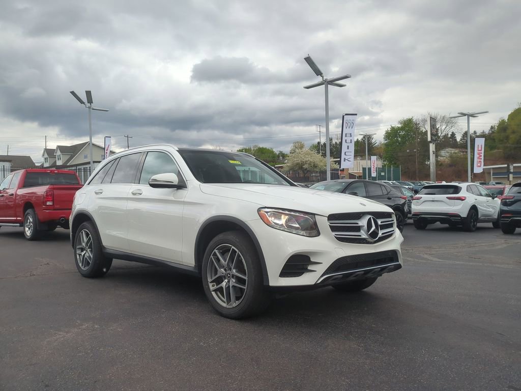 Used 2019 Mercedes-Benz GLC 300 4MATIC image 3