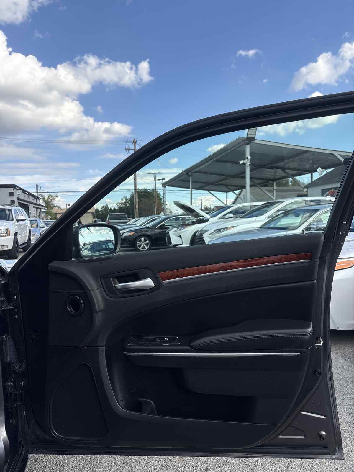 Used 2014 Chrysler 300 image 15