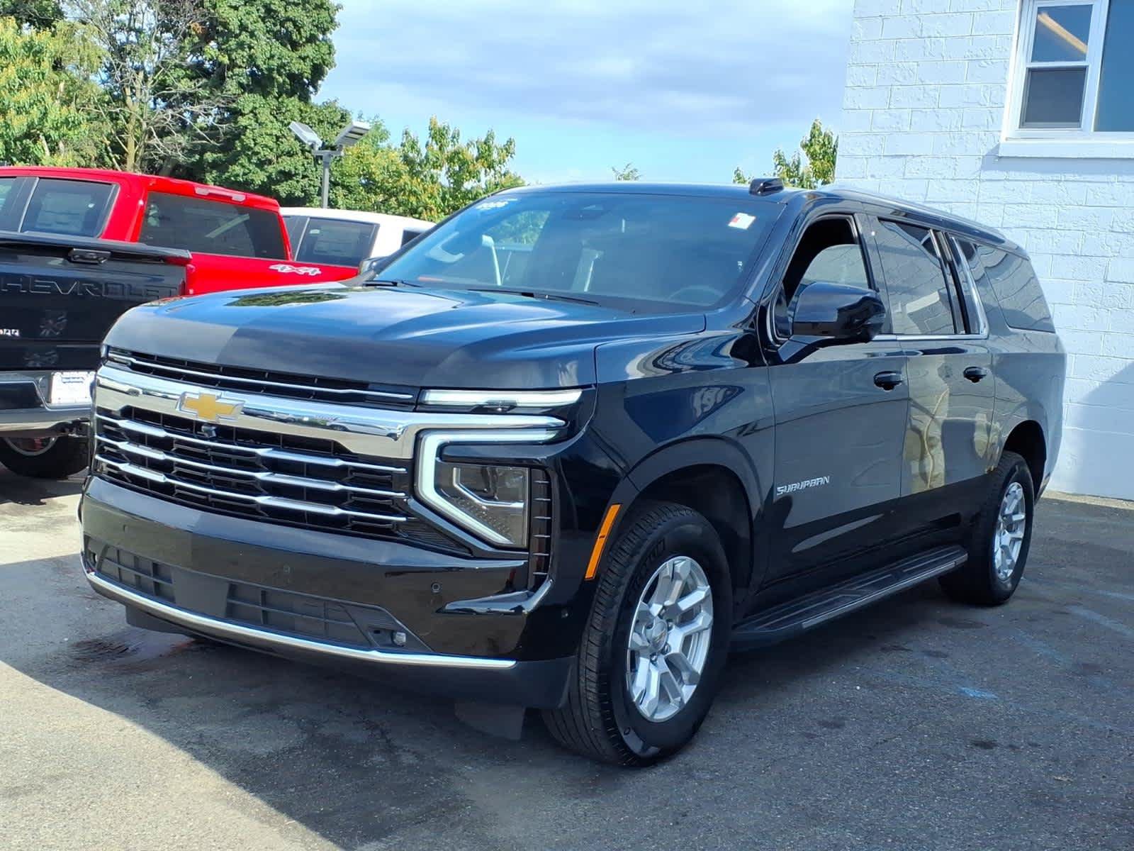 Used 2026 Chevrolet Suburban LT w/ Comfort Package AWD/4WD image 3