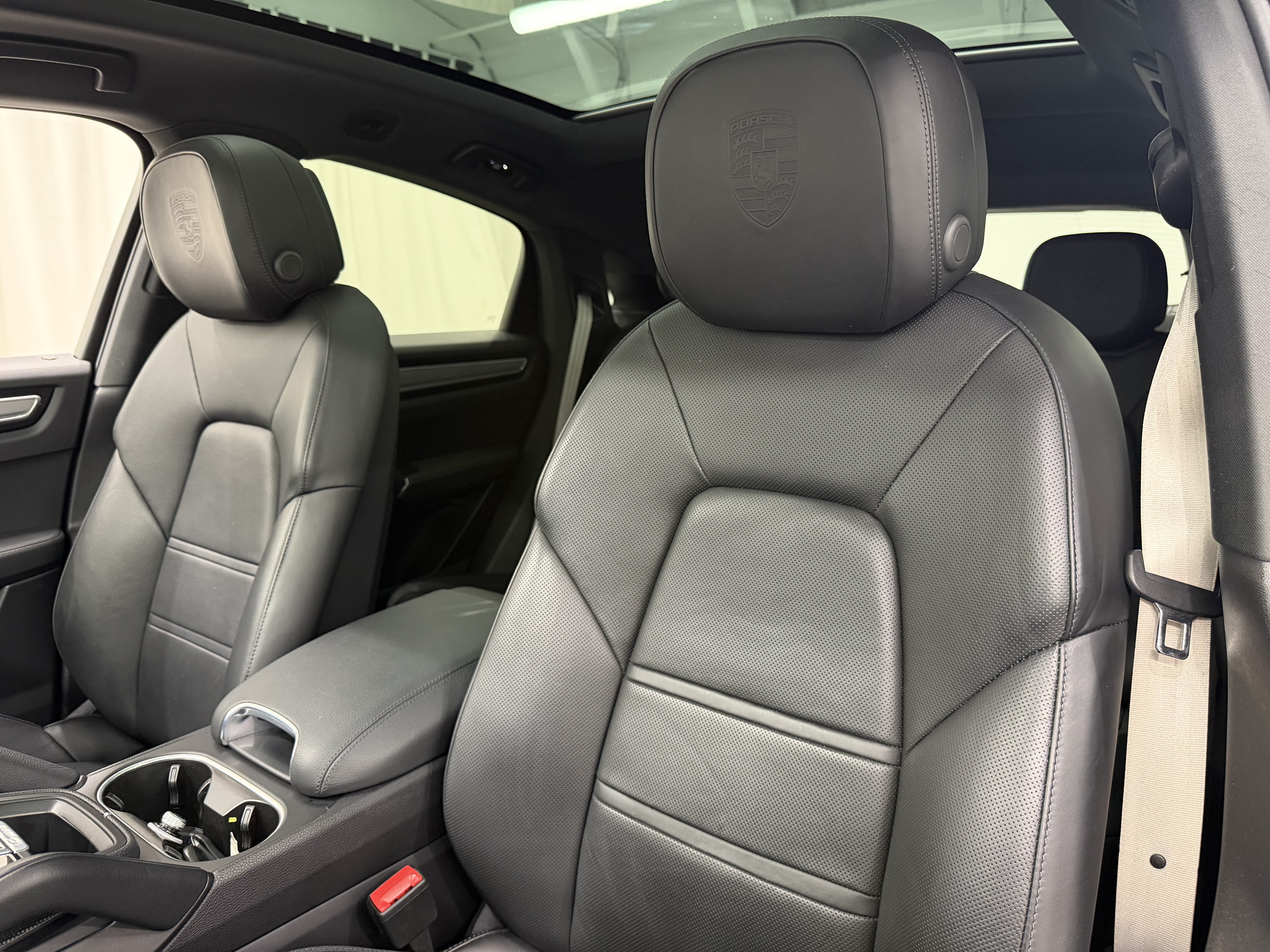 Certified 2022 Porsche Cayenne Platinum Edition AWD/4WD image 34