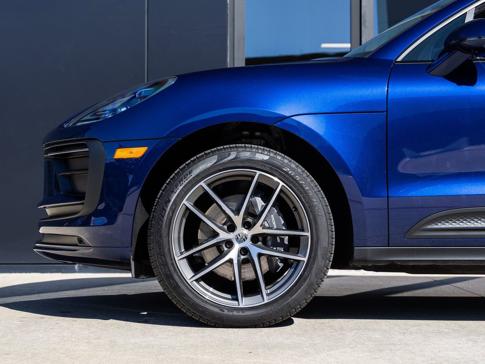 Certified 2025 Porsche Macan image 13
