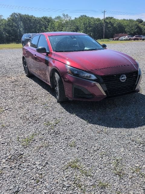 Used 2024 Nissan Altima 2.5 SR w/ SR Premium Package FWD image 3