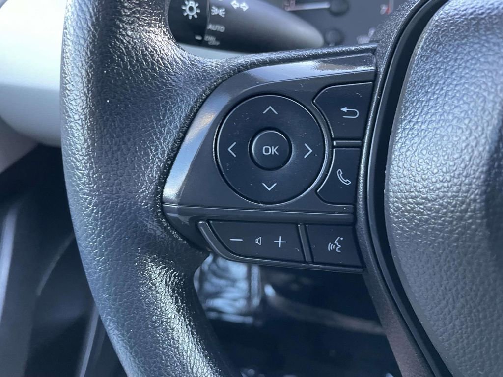 Used 2025 Toyota Corolla LE image 31