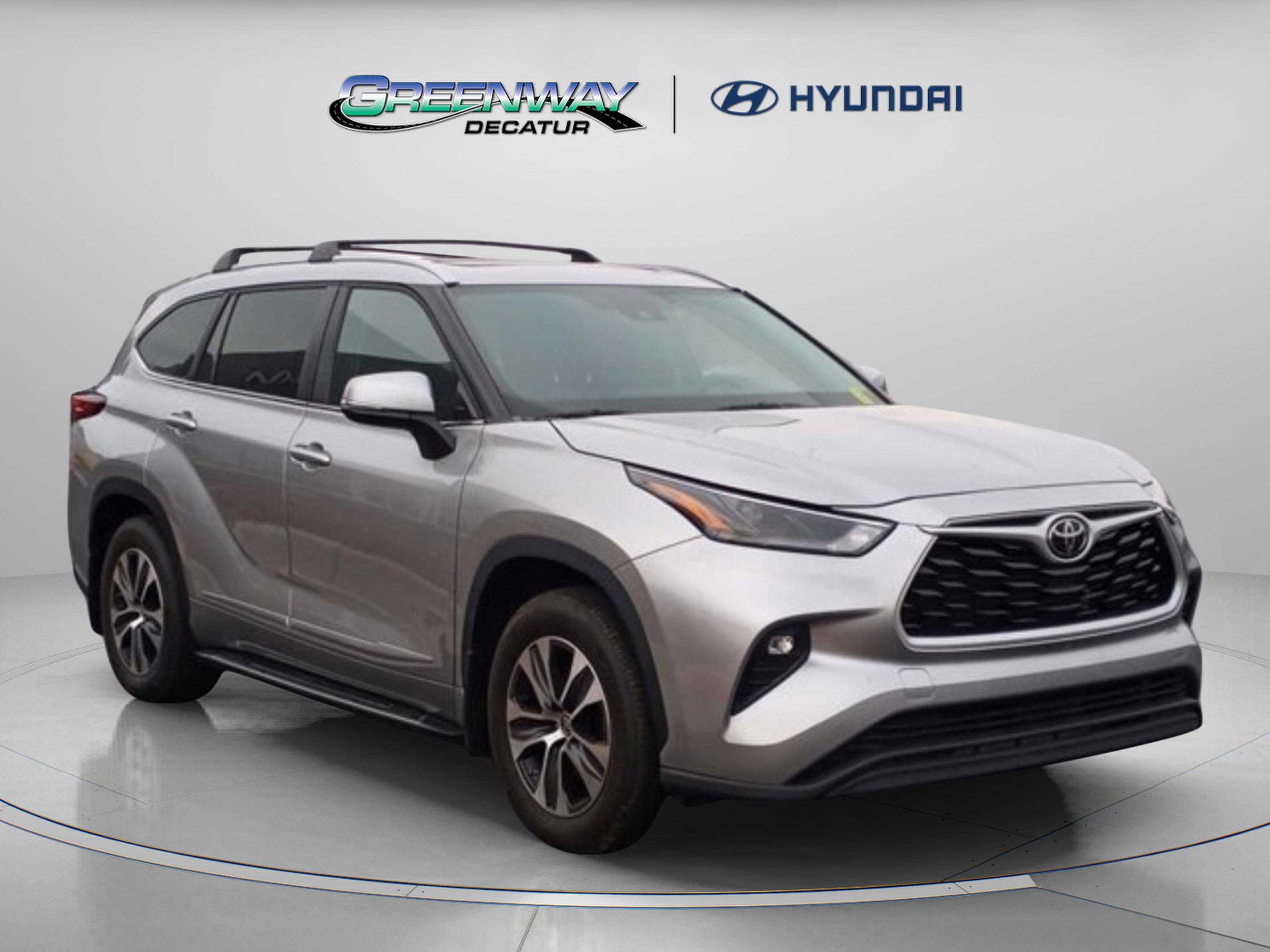 Used 2023 Toyota Highlander XLE AWD/4WD image 1