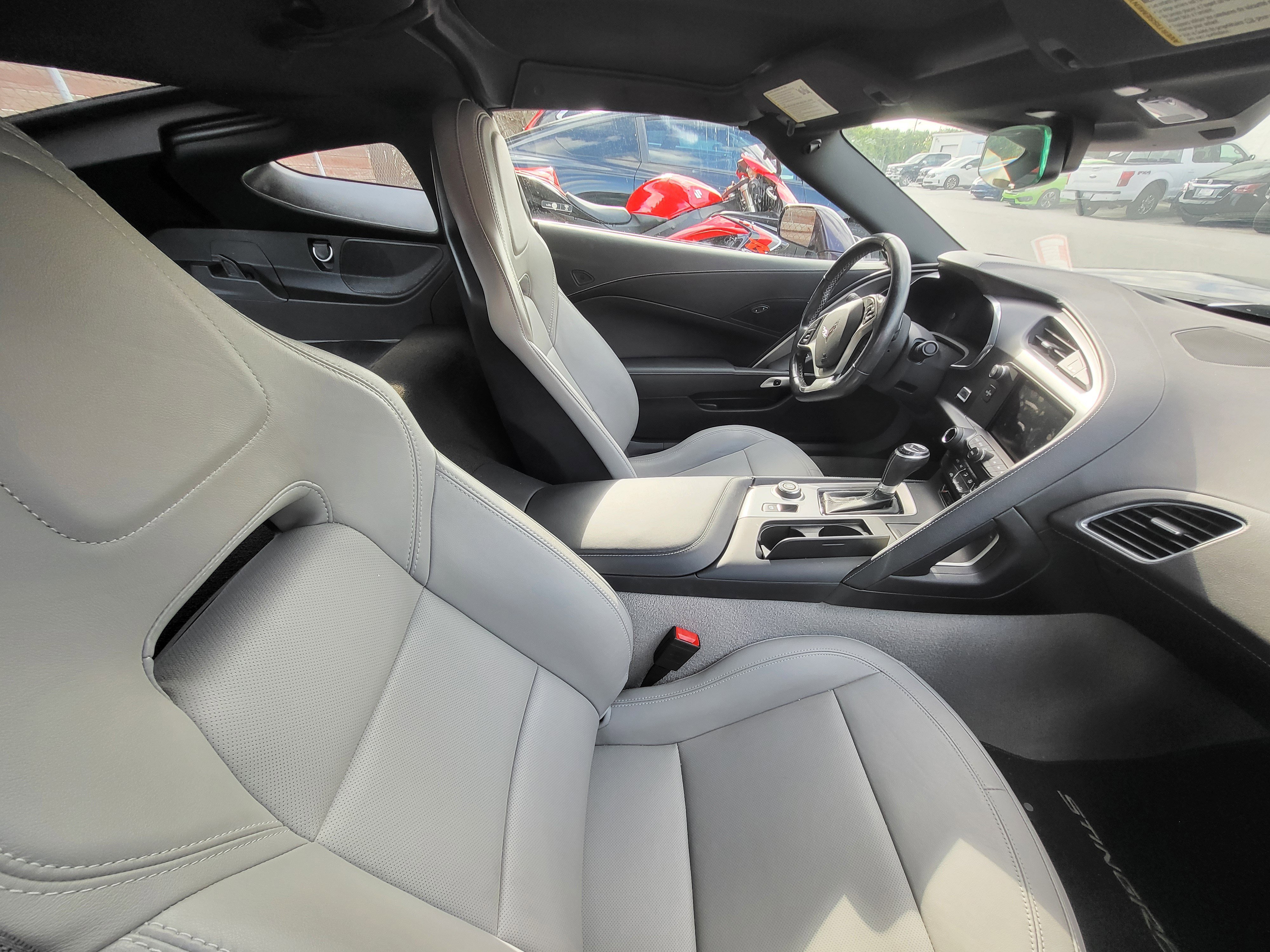Used 2018 Chevrolet Corvette Stingray Coupe w/ 1LT RWD image 8