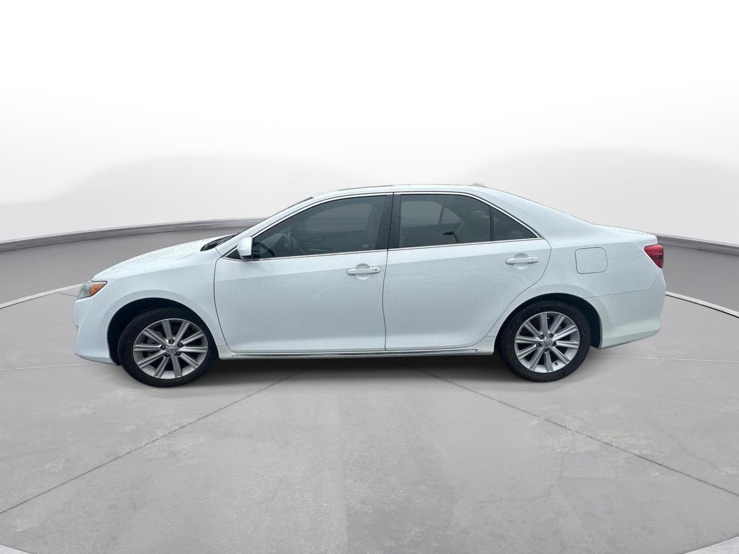 Used 2012 Toyota Camry XLE w/ Leather Pkg FWD image 9