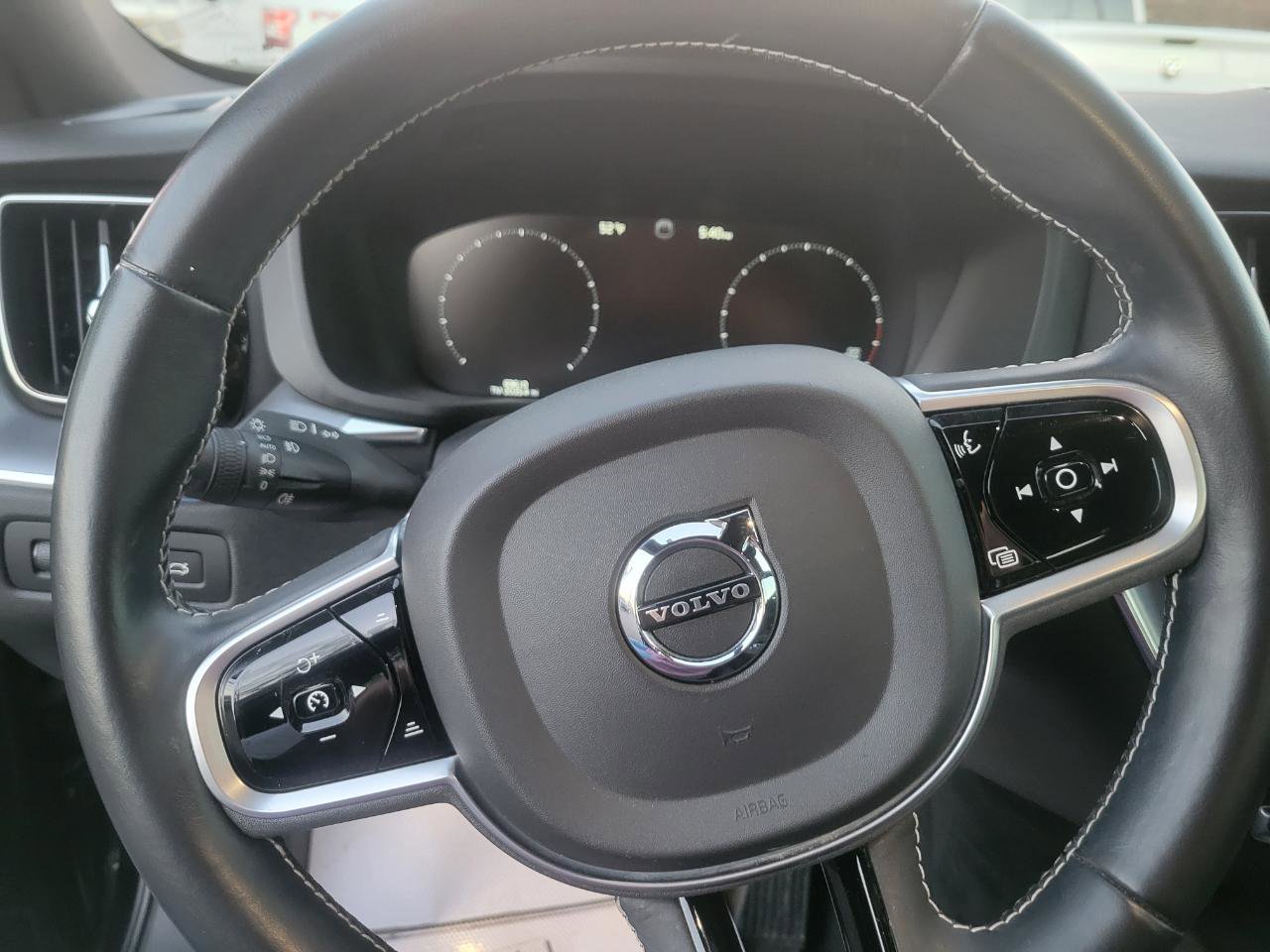 Used 2020 Volvo XC60 T5 Momentum image 10